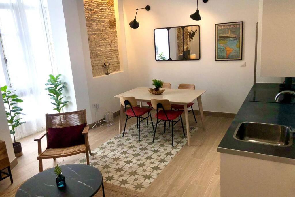 Gatu Premium Villa Libertad, Preferente Mayores De 25 Anos Y Familias Cádiz Exterior foto